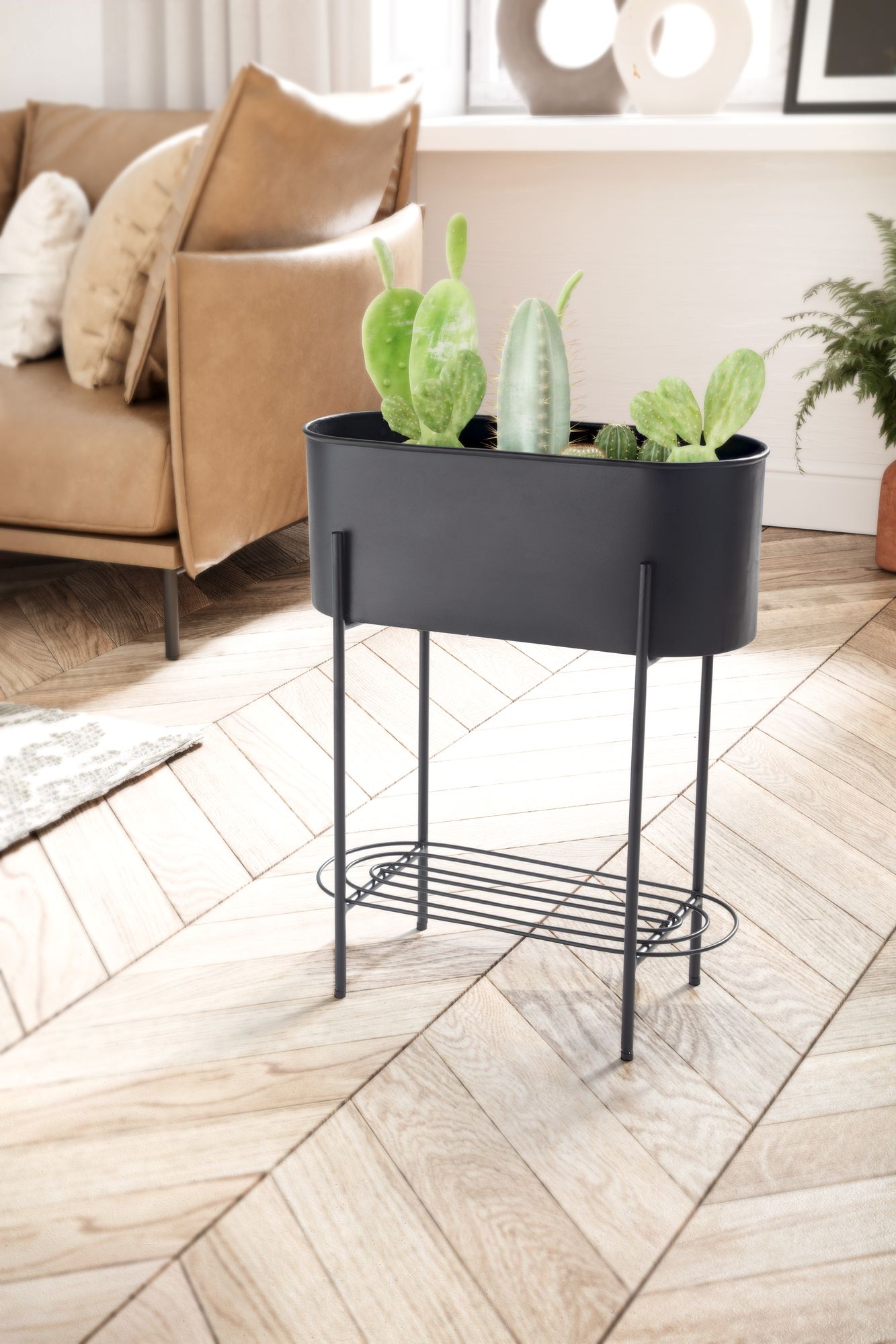 Fioriera in metallo 51x65x22 cm vaso per piante nero con telaio e ripiano